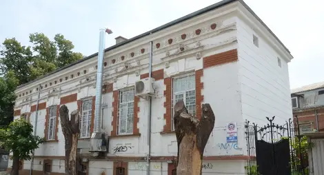 Бившият родилен дом &bdquo;Елиза Пизанти&ldquo; на улица &bdquo;Гурко&ldquo; и днес изпълнява хуманитарна мисия. Снимка: Красимир СТОЯНОВ