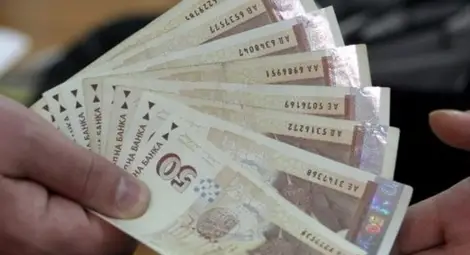 Заплатите на чиновниците замръзват до 2020 г.