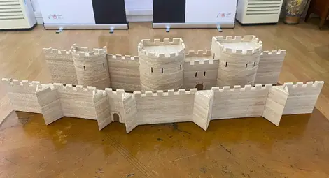 Авторът на макета на средновековния град Червен дари на музея в Русе макет на Кале Широково Авторът на макета на средновековния град Червен дари на музея в Русе макет на Кале Широково