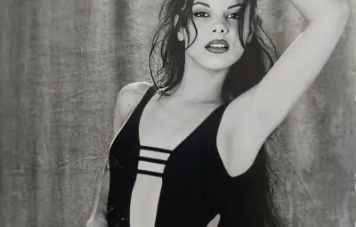 Дефилиралата на ревю на Пако Рабан Мис Русе Росина Тодоранова дебютира на музикалната сцена Дефилиралата на ревю на Пако Рабан Мис Русе Росина Тодоранова дебютира на музикалната сцена