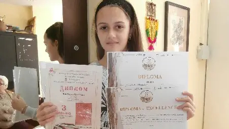 Шестокласничката Виктория Христова  участва в пленер в румънския Яш