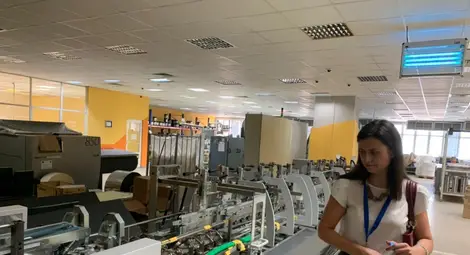 Преди 3 години искахме да намерим партньор за развитието на нашата компания в Източна Европа и след конкурс избрахме &bdquo;Дунав прес&ldquo;. Започнахме с поръчки на по-малки количества, а в момента това е основният ни доставчик за фармацевтичния завод &bdquo;Зентива&ldquo;, сподели представителят на компанията за румънския пазар Моника Барбу. Снимки: Авторът