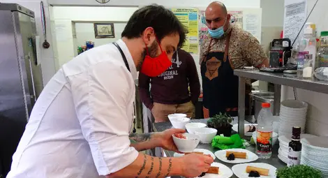 На проведения в УХТ конкурс в рамките на &bdquo;Вино и гурме 2021&ldquo;:  Петчленно жури отличи най-умелото съчетание на вино и храна