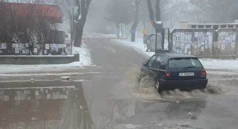 10 метра локва затруднява достъпа до гробище &bdquo;Чародейка&ldquo;