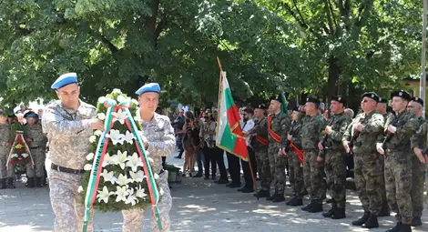Русе отбеляза с военни почести и духов оркестър Деня на Ботев и на загиналите за свободата и независимостта на България /галерия/