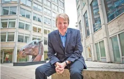 Британският Уорън Бъфет трупа милиони от уран и руски купони