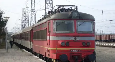 Бомбената истерия не спира: Паника във влака София-Перник