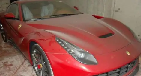 В Кърджали продават ново и мръсно Ferrari F12bеrlinetta за 400 хил. евро /галерия/