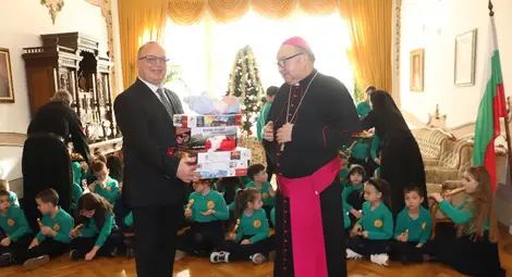 Епископът на Никополската епархия даде тържествен прием за празниците Епископът на Никополската епархия даде тържествен прием за празниците