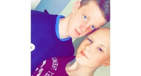 Умиращо момиче се омъжи за детската си любов