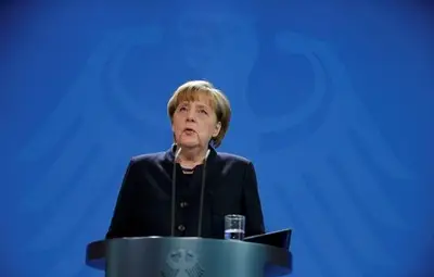 Меркел: Всички се питаме как да живеем след случилото се вчера