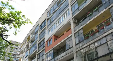 Ревизорско синче ходи с татко си по магазините и после ги обира