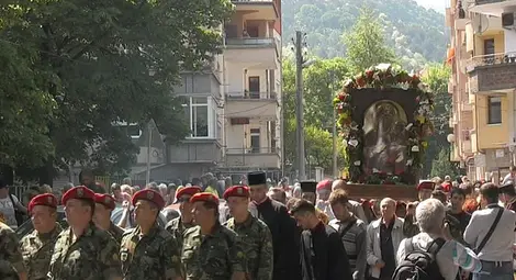 Асеновград отнесе чудотворната си икона до Бачковския манастир