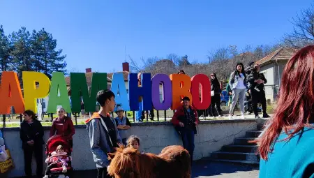 Коне и впрягове дефилираха в Караманово на Тодоровден Коне и впрягове дефилираха в Караманово на Тодоровден