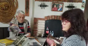 Епохата в русенския спорт Тодор Бонев дари събирани десетилетия документи и снимки на Държавен архив