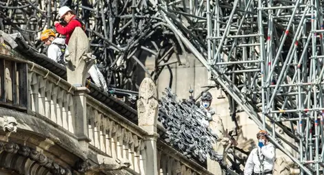 Предпазливост при възстановяването на Нотр Дам, поискаха експерти