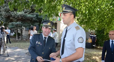 Пожарникар отличен с почетен  медал на МВР за инициативност