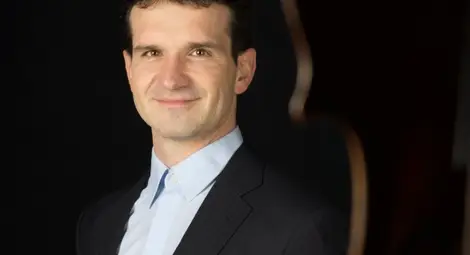 Виртуозът Светлин Русев свири  с филхармонията в Русе и Варна