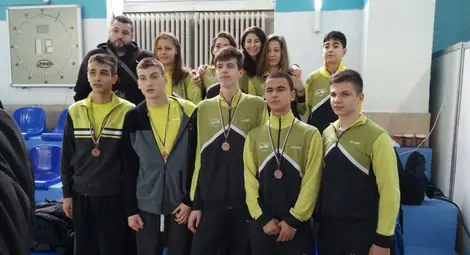 Плувците на &bdquo;Ирис&ldquo; с бронз при щафетите на държавното