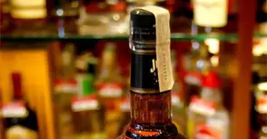 Зажадняла двойка краде марково уиски за 270 лева