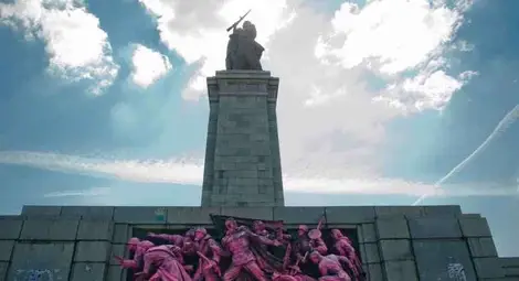 ИТАР-ТАСС: Оскверниха паметника на Съветската армия в София