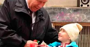 Васил Пенчев-внук асистира на дядо си да пререже лентата на „Слънце“