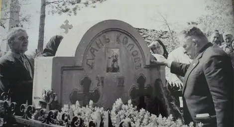 Пръстен с брилянт завещал Дан Колов на любимата си /галерия/ Пръстен с брилянт завещал Дан Колов на любимата си /галерия/