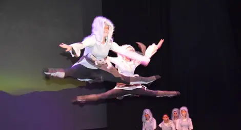 "Фрийдъм" се качи за пръв път на голямата сцена в Доходното здание с коледния спектакъл "Заедно" /галерия/