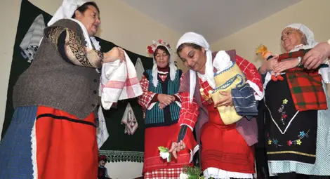 Бабинден е, млади майки се събират край масата