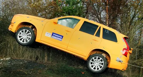 Изцяло новото Volvo XC90 въвежда за първи път в света решение, насочено към опасните катастрофи с внезапно напускане на пътното платно