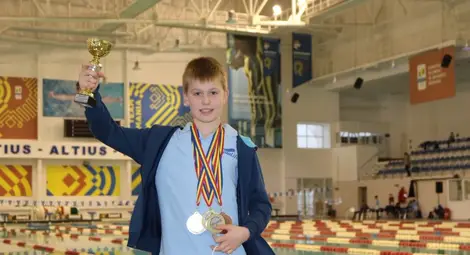 Русенски плувец с три титли и бронз в Румъния