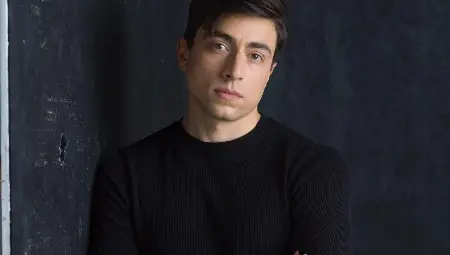 Русенската звезда в &bdquo;Шинел&ldquo; Стелиан Радев: Когато сме с Нина, чувството е фина настройка