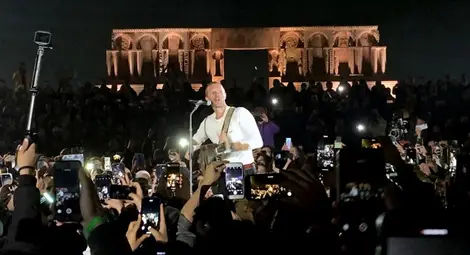 Крис Мартин от Coldplay ще търси фенове на Луната