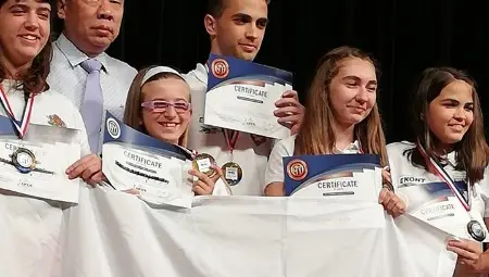 Математиците, които донесоха медали от Япония