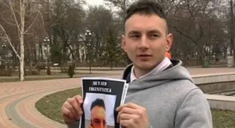 Ноу хау: 24-годишен продава девствеността си в Интернет