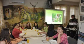 Парк „Русенски Лом“ почерпи с торта за рожден ден най-малките си приятели