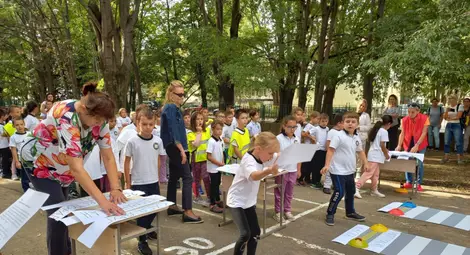 Пазим себе си и другите на пътя - състезание по пътна безопасност в русенското училище "Възраждане"