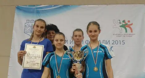 Двемогилският тенис заминава на световно