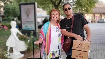 Председателката на задругата Татяна Колева и майсторът на художествена обработка на кожа Красимир Сивов. Снимка: Личен архив Председателката на задругата Татяна Колева и майсторът на художествена обработка на кожа Красимир Сивов. Снимка: Личен архив