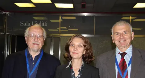 Проф. Пиерджорджо Усленги, д-р Марияна Георгиева и проф. Георги Георгиев по време на Международната конференция ICEAA, Торино, Италия, 2013. 