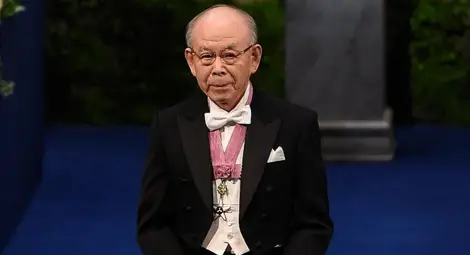 Почина Нобеловият лауреат Исаму Акасаки