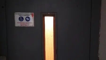 Асансьор-паметник в подлез на &bdquo;България&ldquo; свети безсмислено вече 12 години