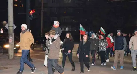 Протестите в Русе продължават, организаторите не искат партии