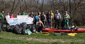 Килограми боклуци извадиха  от водите на Черни Лом