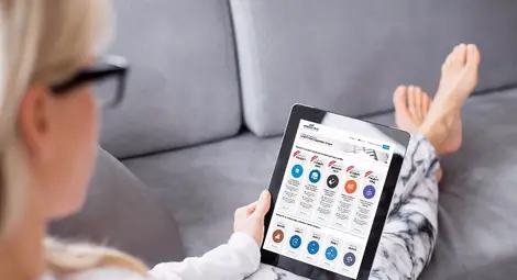 Първите клиенти, сключили договор за електроенергия през Интернет, вече реализират спестявания от сметките си за ток 