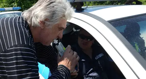 Екипи на КАТ проверяват за алкохол и наркотици