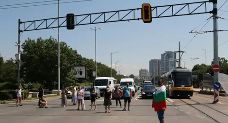 Протестиращи блокираха ключово кръстовище в София