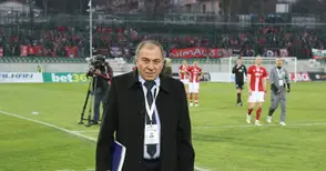 Един забележителен футболен човек на 70 Тежка контузия насочила елитния рефер Севдалин Петров към славната му кариера