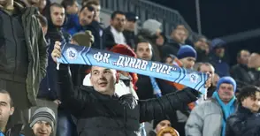 Феновете надъхват отбора на последната тренировка