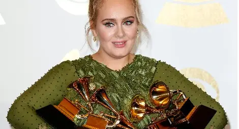 Адел отнесе триумфално няколко награди "Грами"